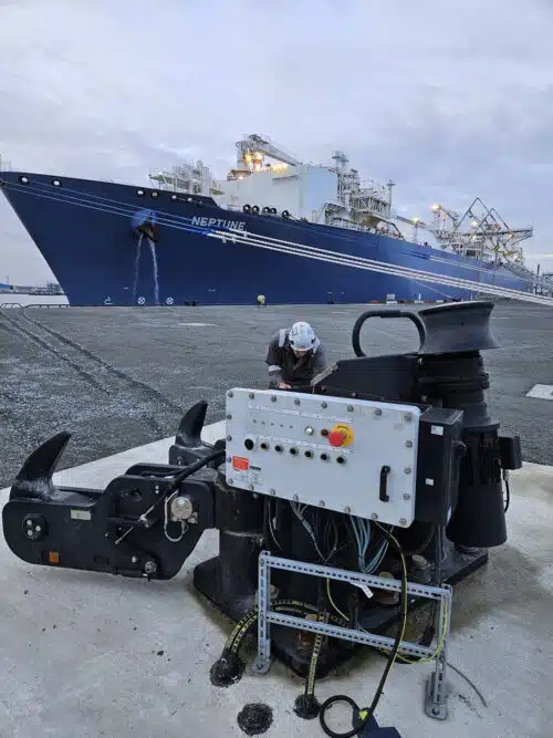 Straatman smart quick release hooks installed at Mukran port