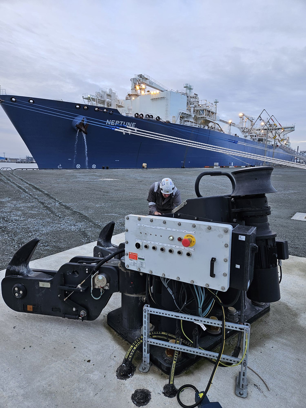 Straatman smart quick release hooks installed at Mukran port