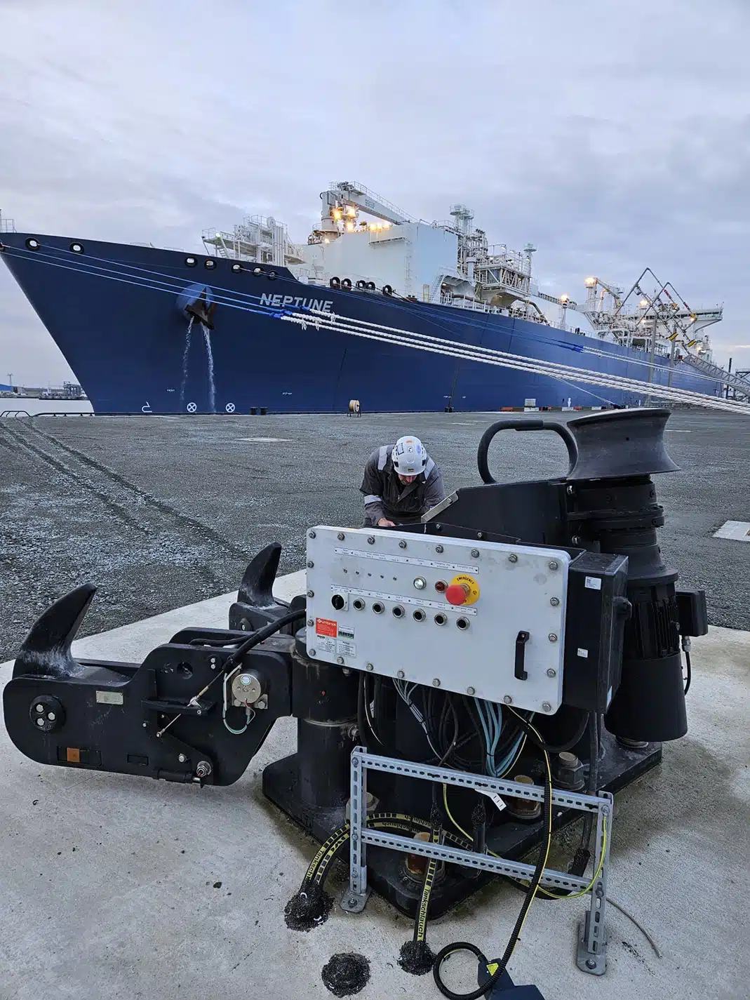 Straatman smart quick release hooks installed at Mukran port